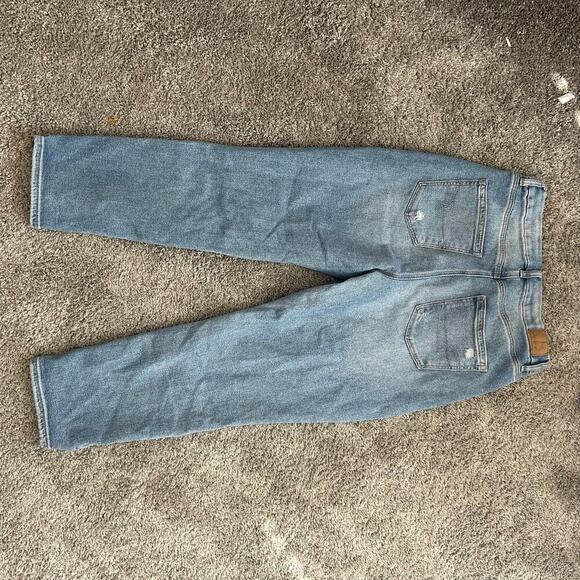 American Eagle Women's Size 8 Short Curvy Mom Jean Distressed holes - Picture 5 of 10